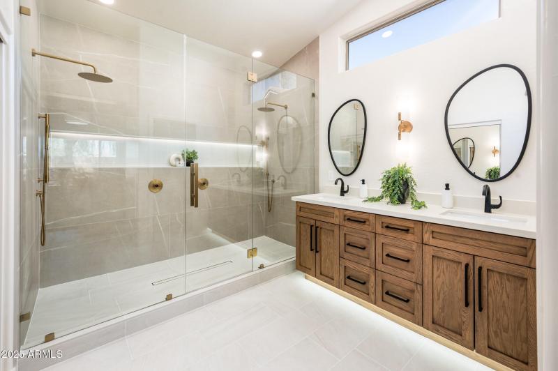 5106 E Wallace Ave - MLS-27