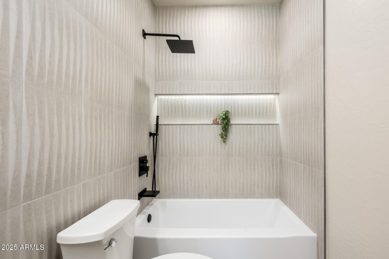 5106 E Wallace Ave - MLS-35