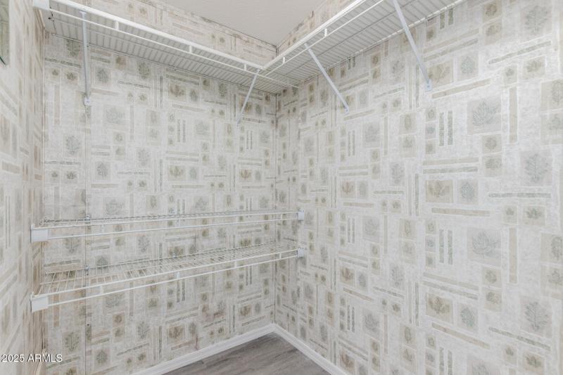 2 walk-in closets in primary