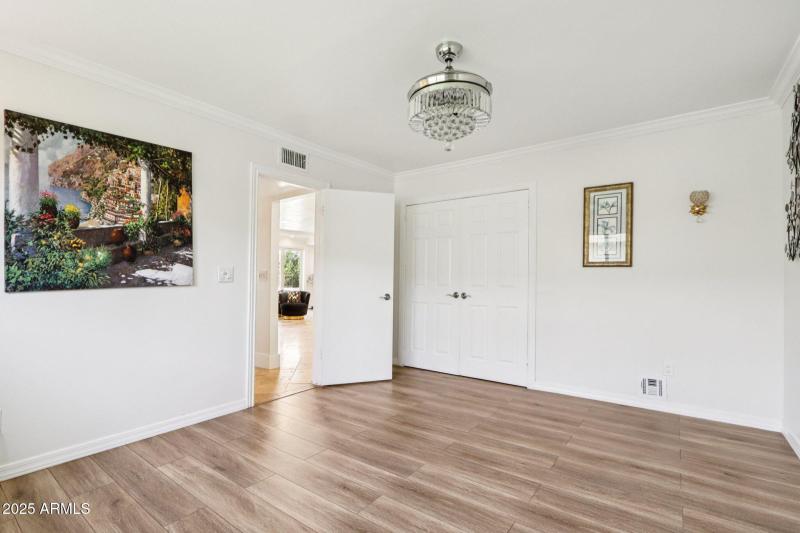 24-web-or-mls-31-web-or-mls-N 82nd St-L1