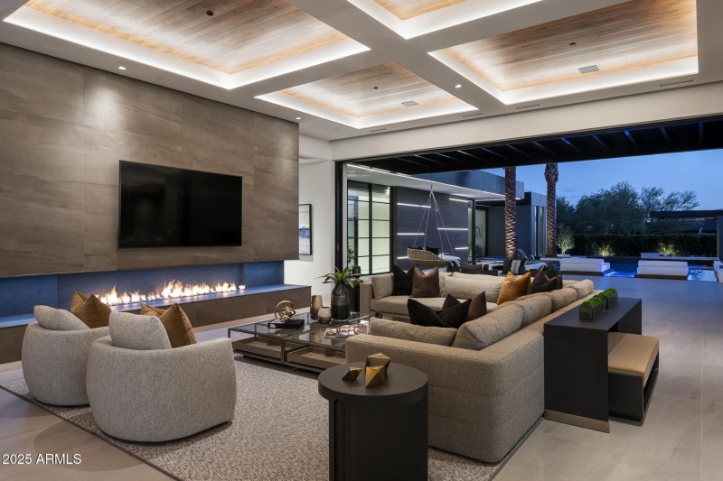 6911 E Jackrabbit Rd PV TopPics-11