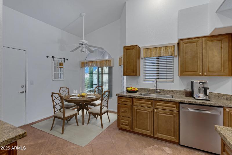 8917 E Maple Dr-14_VS