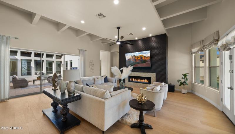 18-web-or-mls-Great Room4