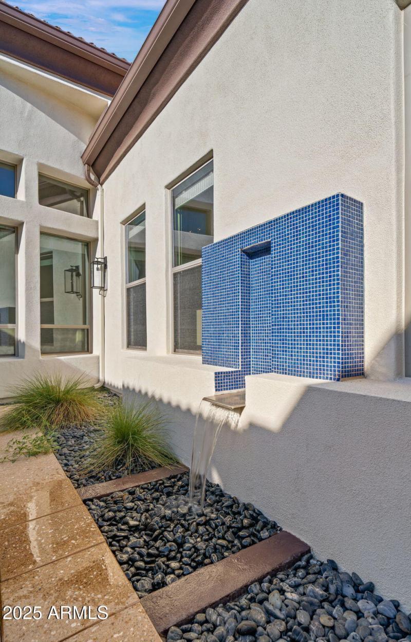 22-web-or-mls-Courtyard1