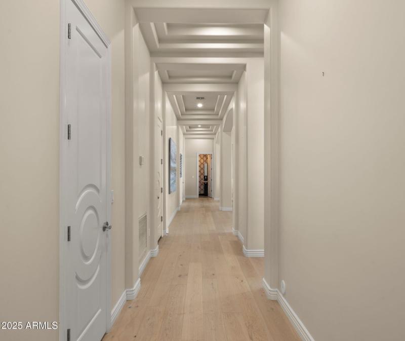 31-web-or-mls-Hallway