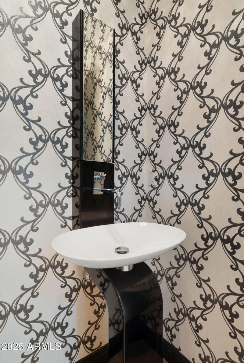 35-web-or-mls-Powder Room