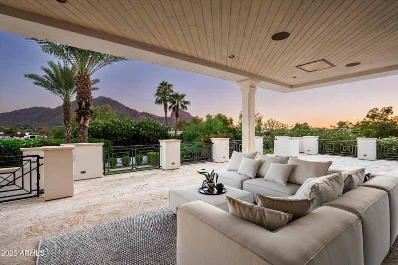 Indoor/Outdoor Living Space