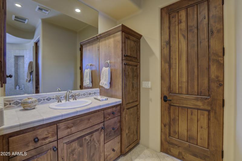 Guest Suite Bathroom