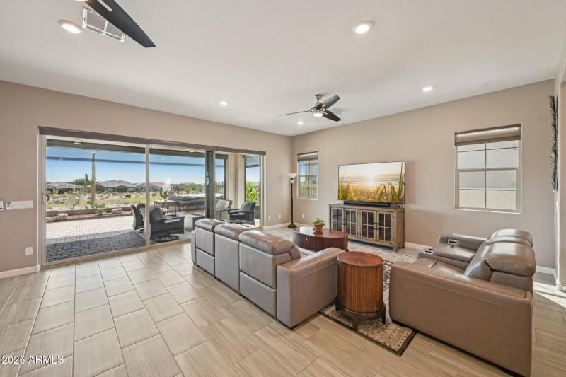 5-web-or-mls-N 205th Gln-S0110-005