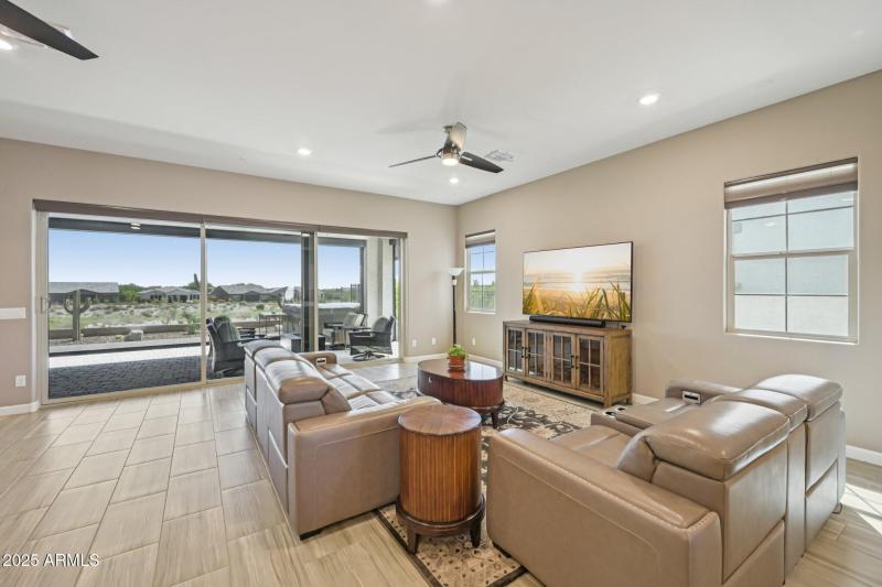 7-web-or-mls-N 205th Gln-S0110-007