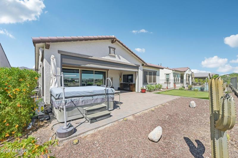 44-web-or-mls-N 205th Gln-S0110-044