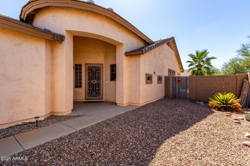 1413 E Holiday Drive