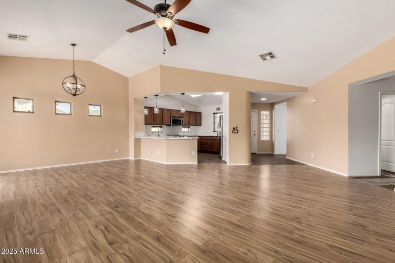 1413 E Holiday Drive