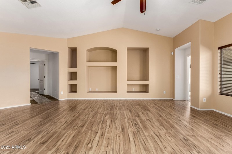 1413 E Holiday Drive