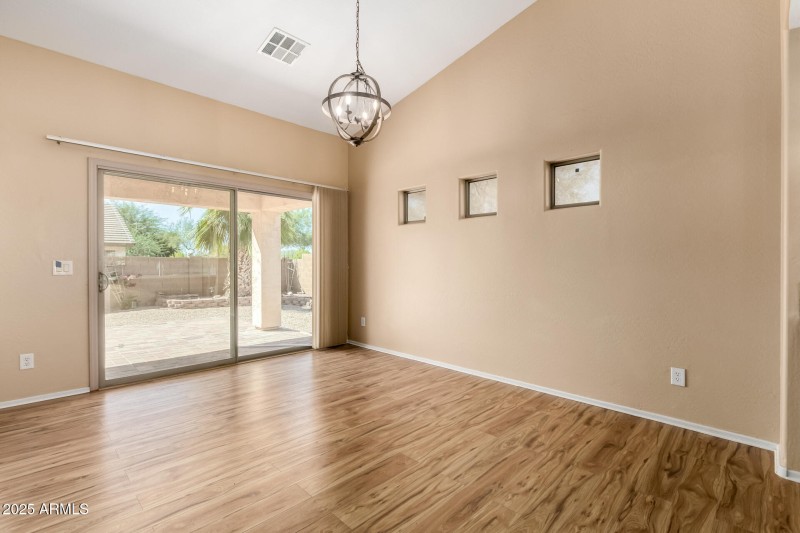 1413 E Holiday Drive