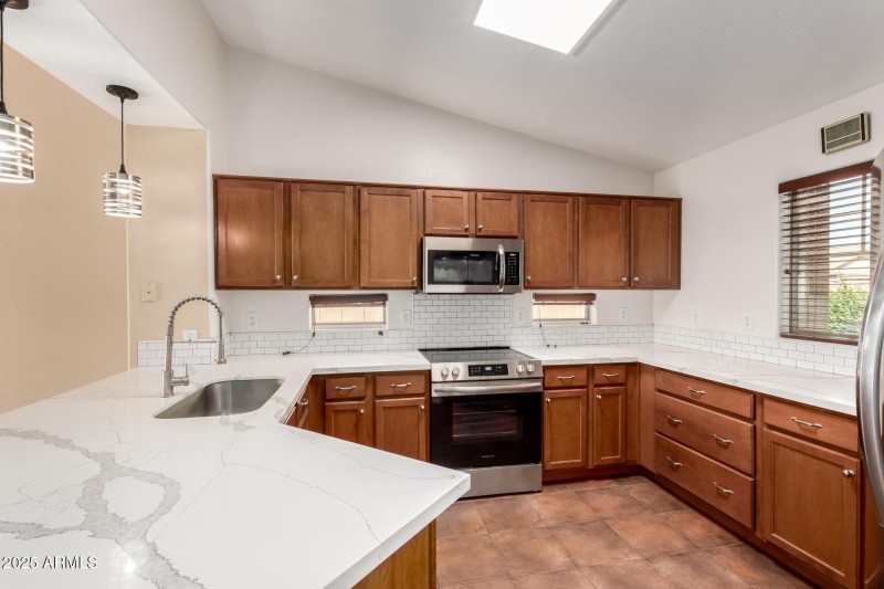 1413 E Holiday Drive