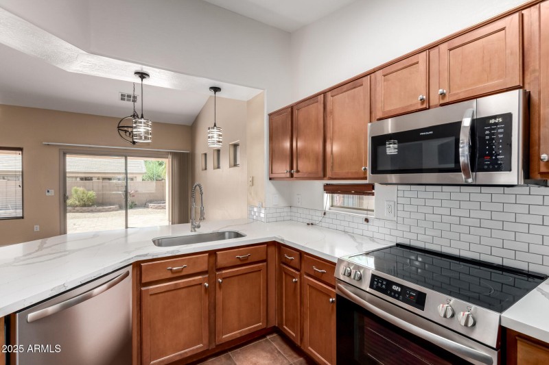 1413 E Holiday Drive