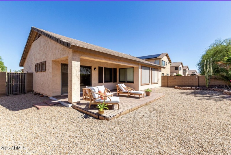 1413 E Holiday Drive