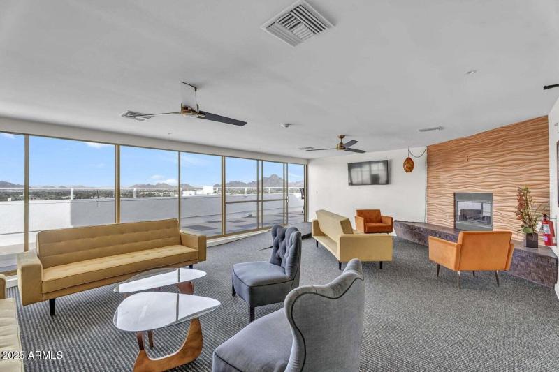 Roof Top Indoor Loung 02