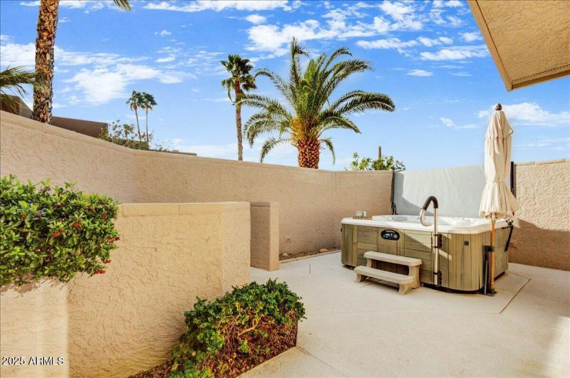 17-Private Hot Tub Area