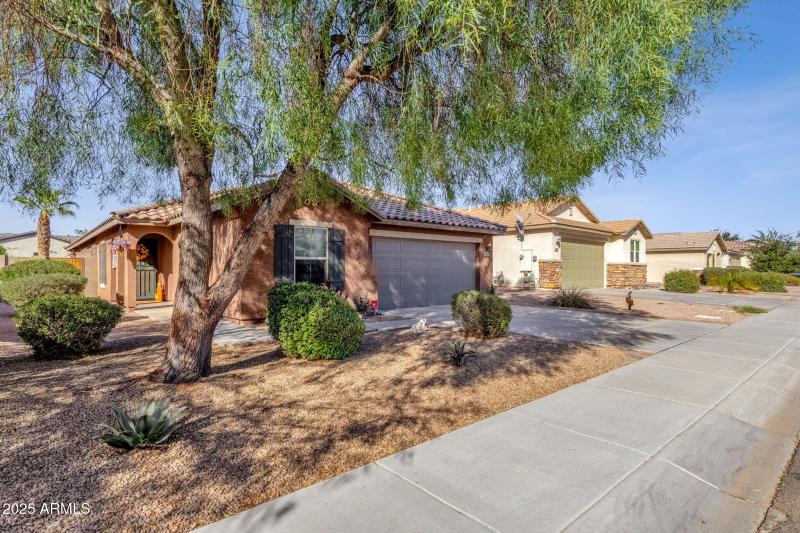 1-web-or-mls-2860-e-detroit-st