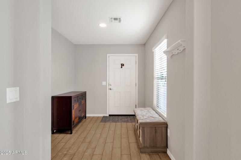 6-web-or-mls-2860-e-detroit-st