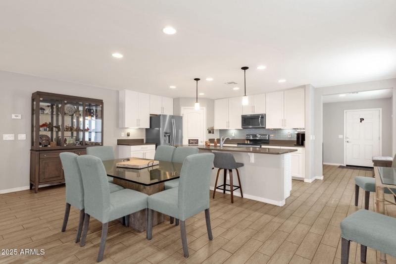 8-web-or-mls-2860-e-detroit-st