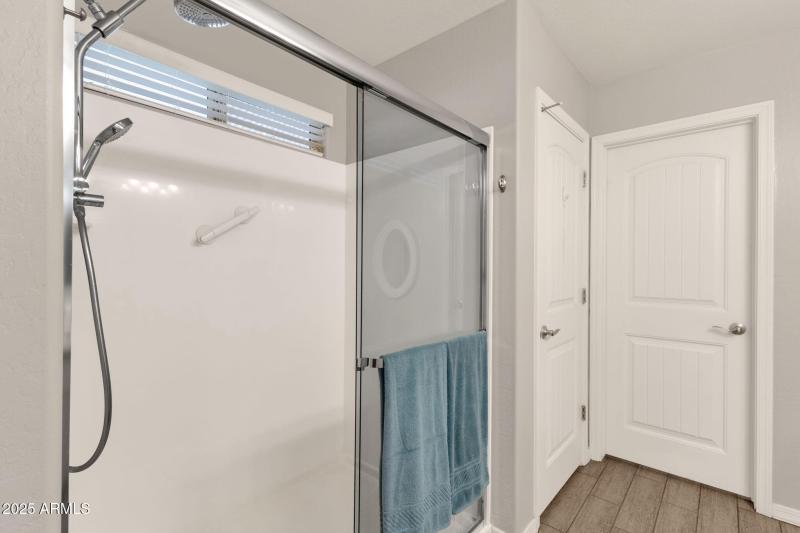 21-web-or-mls-2860-e-detroit-st