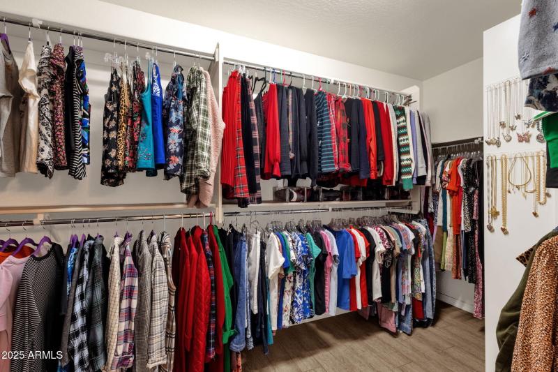 22-web-or-mls-2860-e-detroit-st