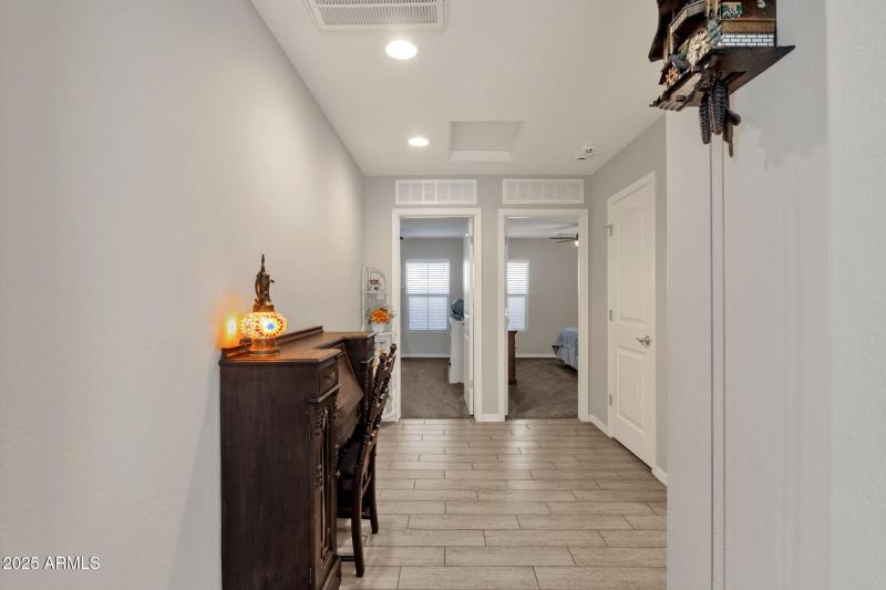 23-web-or-mls-2860-e-detroit-st