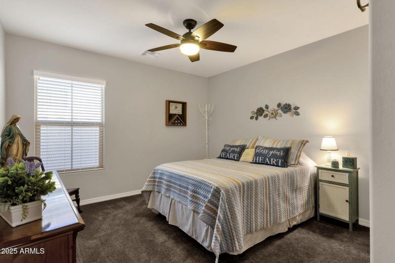 25-web-or-mls-2860-e-detroit-st