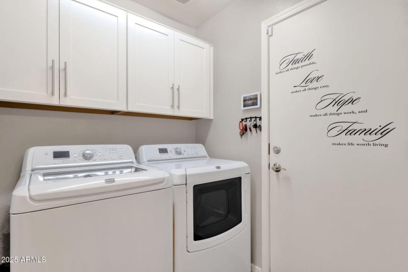 29-web-or-mls-2860-e-detroit-st