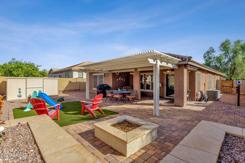 36-web-or-mls-2860-e-detroit-st