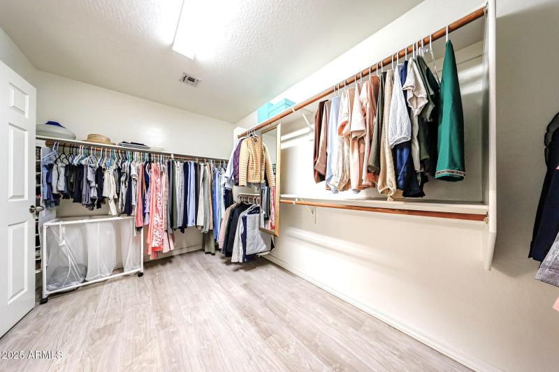 EXTRA LARGE PRIMARY WALK-IN CLOSET