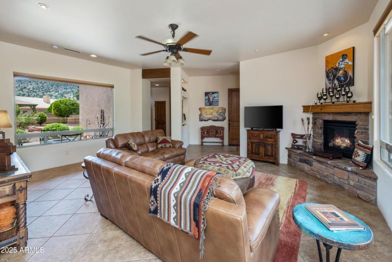 005_Living Room