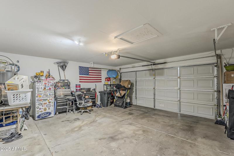 2 CAR GARAGE