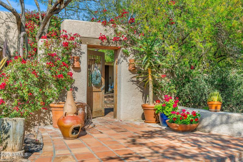 front entrance to courtyard2