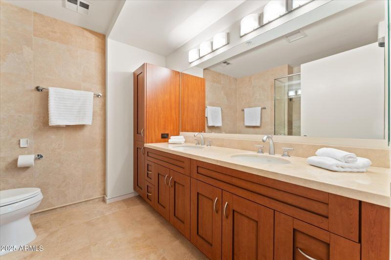 29-029-primary-bathroom