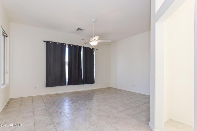 9-photo-Main-Bedroom-06c513a4-7497-441d-