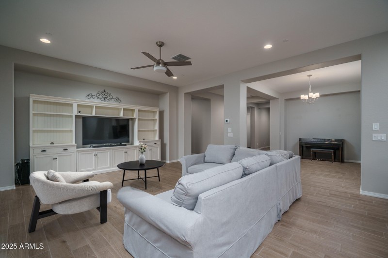 10a) GREAT ROOM VIRTUALLY STAGED