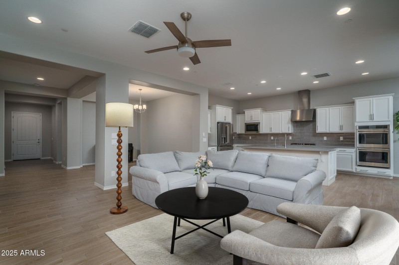 11a) GREAT ROOM VIRTUALLY STAGED