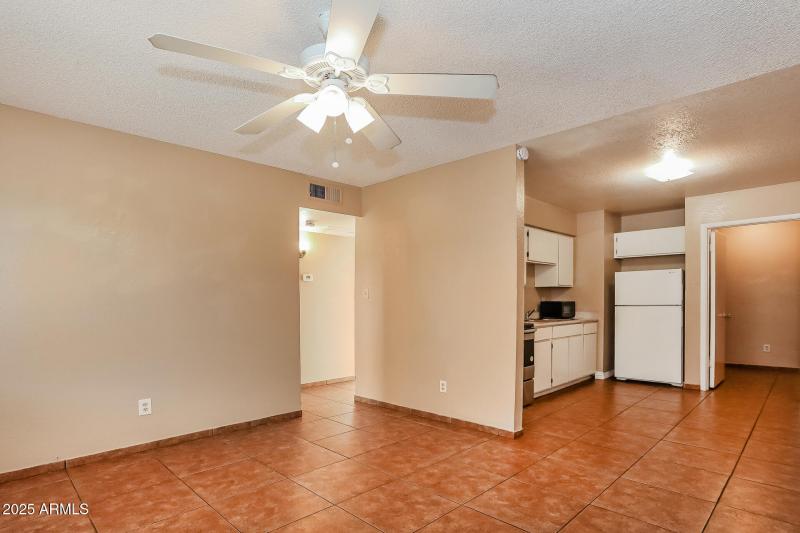 4-photo-Living-Room-e83436a0-59e6-42cb-9