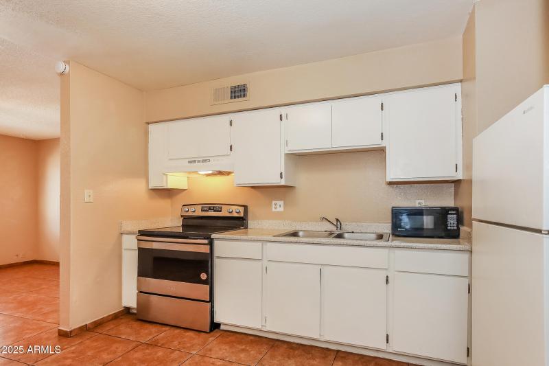 7-photo-Kitchen-d0bfb4ba-557e-4313-84a7-