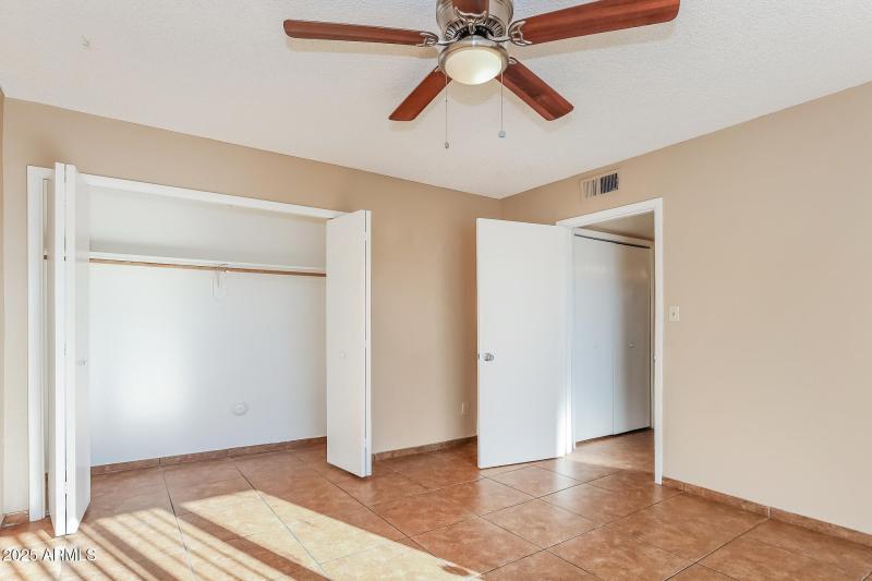 9-photo-Main-Bedroom-4b8c696f-cda7-4136-