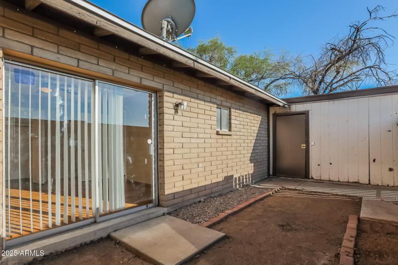 15-photo-Rear-View-375bb9b9-63e6-4625-a2