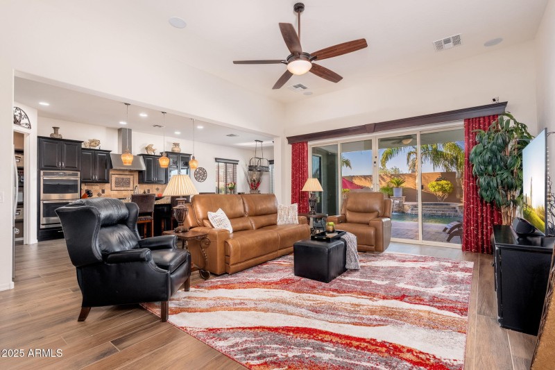 10136 E Grandview St - 10