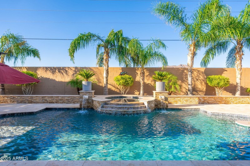 10136 E Grandview St - 43