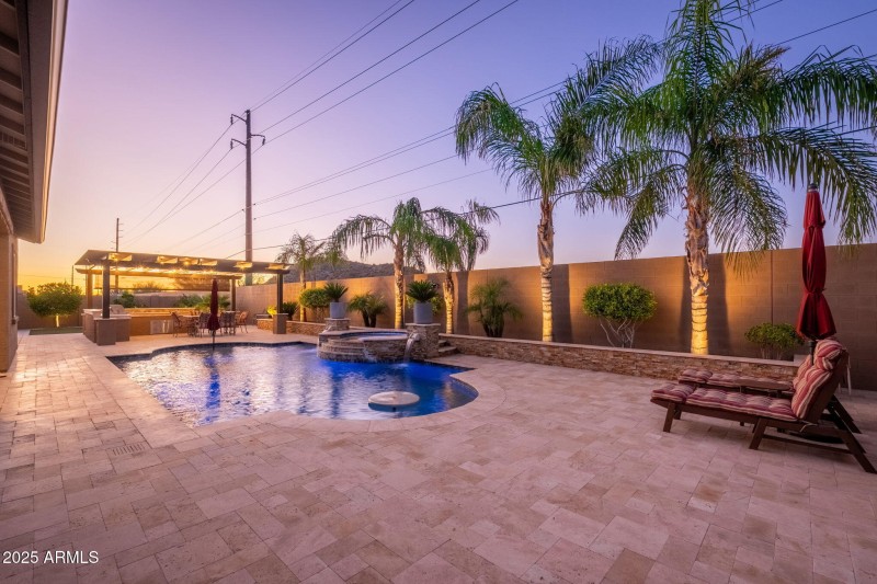 10136 E Grandview St - 76