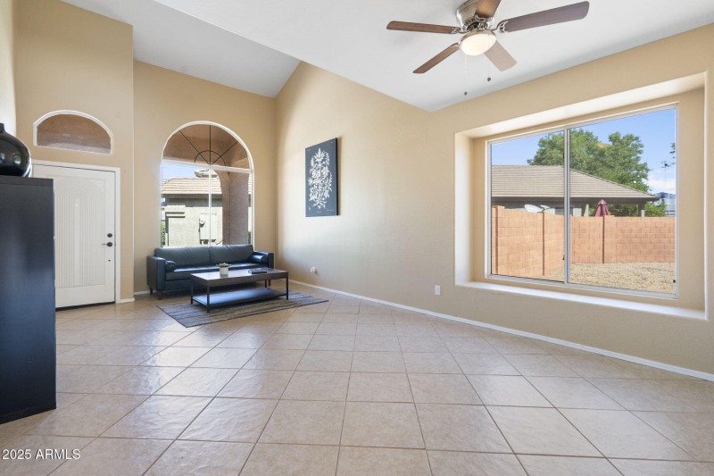 22-web-or-mls-QVB01951