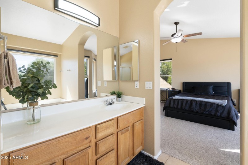 39-web-or-mls-QVB02007